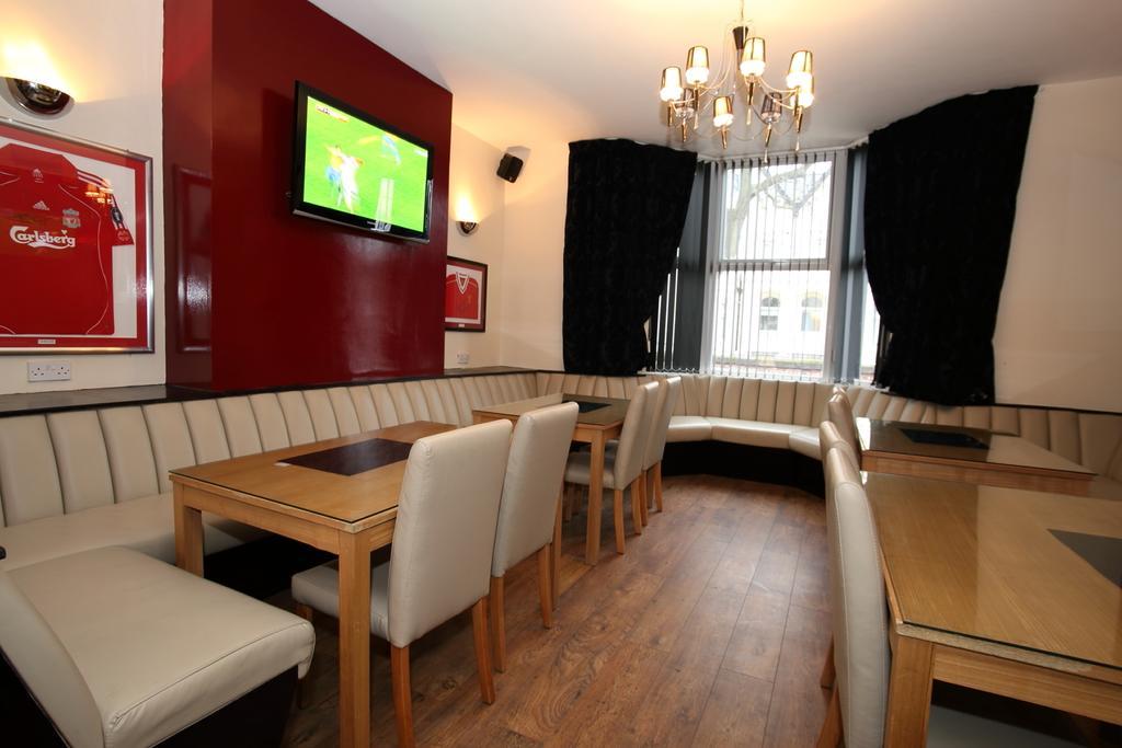 Soccer Suite Liverpool Luaran gambar